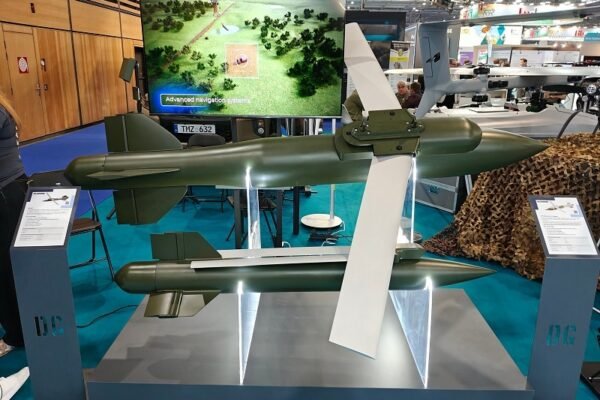 На виставці Eurosatory-2026 показали першу українську КАБ “Вирівнювач”