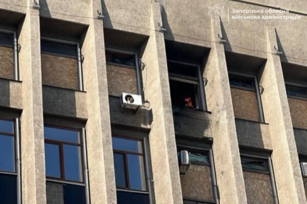 Два удари по будівлі ОДА і обстріли громад: Внаслідок обстрілів Запоріжжя загинули троє людей