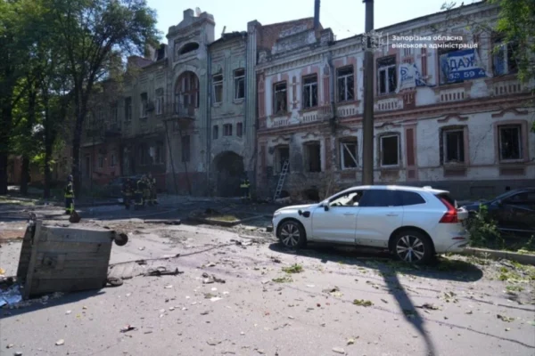 Російський обстріл Запоріжжя: Окупанти пошкодили будівлі в історичній частині міста