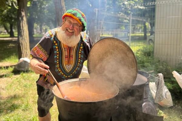 Пішла легенда: У Вінниці попрощалися з відомим культурним діячем Олександром Шеметом, що залишив незвичний заповіт