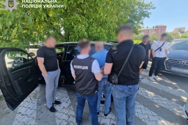 У Чернівцях фейковий бригадний генерал торгував зняттям з військового обліку