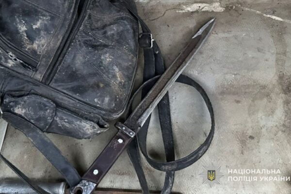 На Тернопільщині військовий у СЗЧ погрожував поліцейським ножем: Його затримали