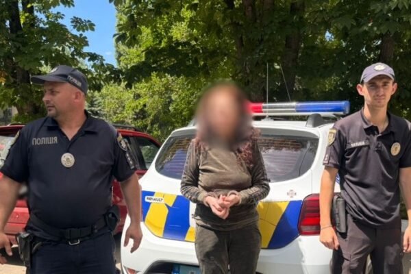 Катувала бабусю, за якою доглядала: В Одеській області затримали 49-річну жінку