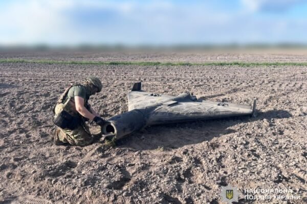 В полі на Чернігівщині виявили дрон, що не здетонував. Його знешкодили вибухотехніки