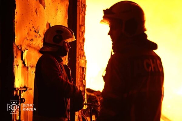 Ворог атакував Київ: Загорілися складські приміщення (ФОТО)
