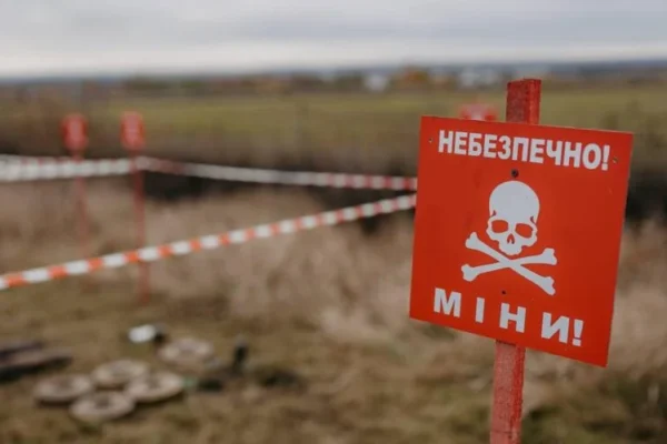 У Харківській області на вибухівці підірвався автомобіль: Постраждала жінка