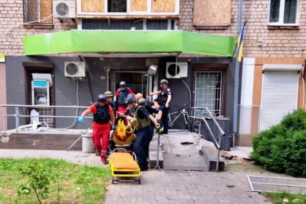 Росіяни вдарили по багатоповерхівці у Нікополі: Одна людина загинула