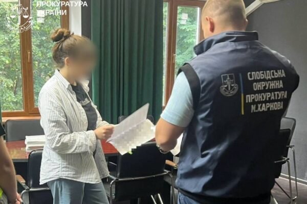 Переломи черепа і ребер: У Харкові матір била новонароджену дитину