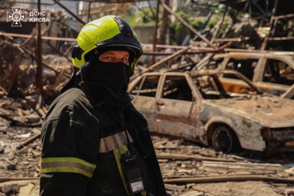 Російський обстріл Києва: Рятувальники ліквідували наслідки ворожої атаки