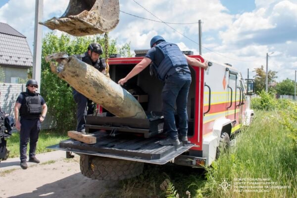 На приватне обійстя у Дергачах впала 500-кілограмова авіабомба (ФОТО)