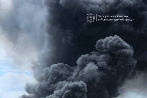 Росіяни атакували Запоріжжя. Горять вантажівки