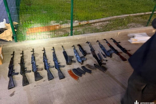 У Кропивницькому затримали правоохоронця, який разом із братом організував нелегальну торгівлю зброєю
