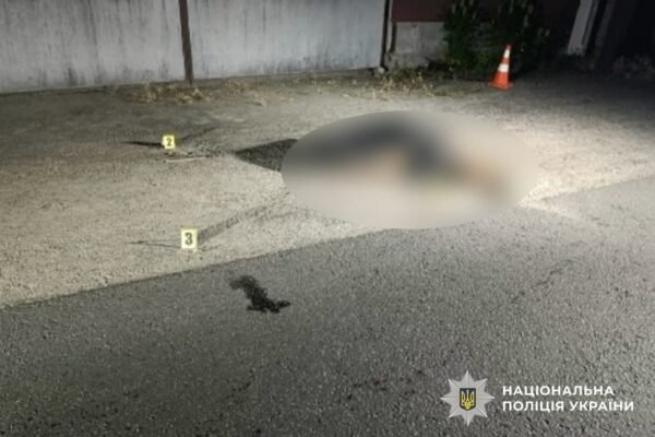 В Дніпрі чоловік кинув у поліцейськийх гарнату. Є жертви та поранені