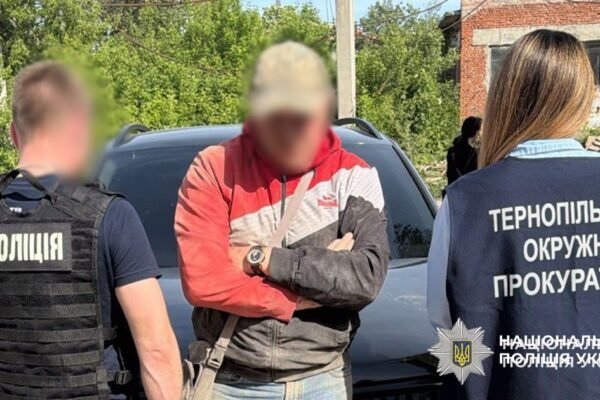 За 9 тис. дол. обіцяв «зняти з розшуку» двох братів: У Тернополі судитимуть 57-річного чоловіка