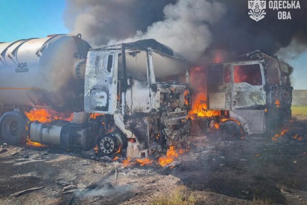 Росіяни завдали ударів по стоянці вантажівок на Одещині