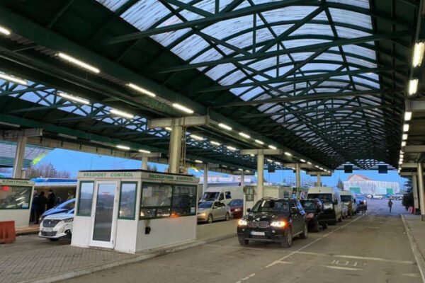 В ДПСУ попередили про можливе припинення пропуску автомобілів через пункт пропуску на кордоні з Молдовою