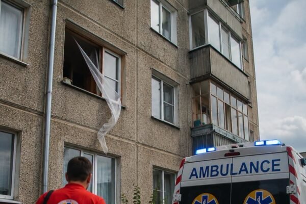 На Закарпатті дворічний хлопчик випав з вікна разом з москітною сіткою