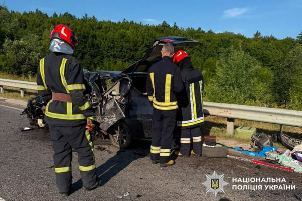 В жахливій ДТП на Хмельниччині загинуло подружжя пенсіонерів