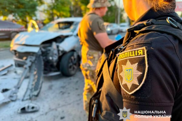 Внаслідок вибуху авто в одному з районів Одеси загинула людина, ще одна – поранена