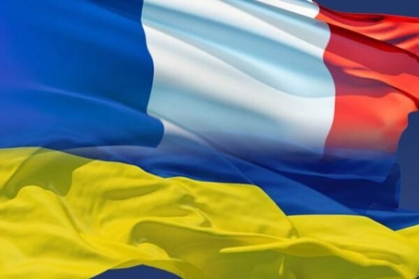 Зеленський зателефонував Макрону та запропонував допомогу України у гасінні масштабних пожеж