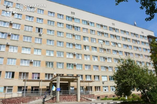 На Прикарпатті посадовиця лікарні незаконно оформила «ковідних» надбавок на майже 1,6 млн грн
