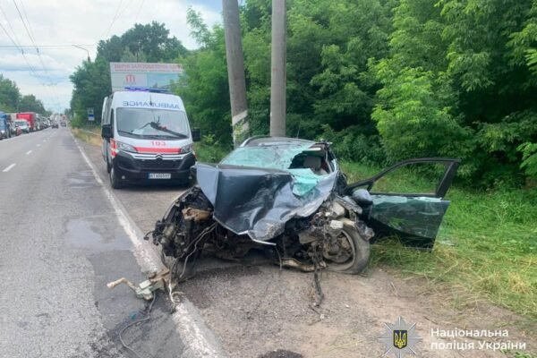 На Прикарпатті сталася ДТП за участі пасажирського мікроавтобуса: У лікарні – 15 людей, з них двоє неповнолітніх (ФОТО)