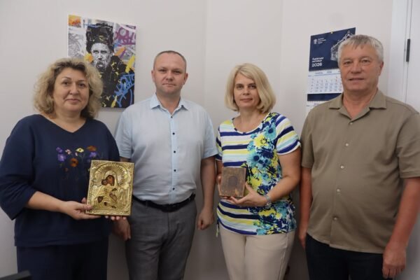 Львівська митниця передала Тернопільському обласному художньому музею старовинні ікони
