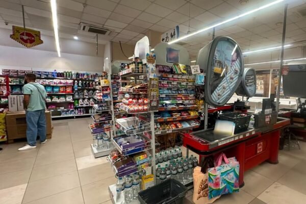 У супермаркеті Миколаєва чоловік вистрілив в опонента щоб довести, що його жінка права