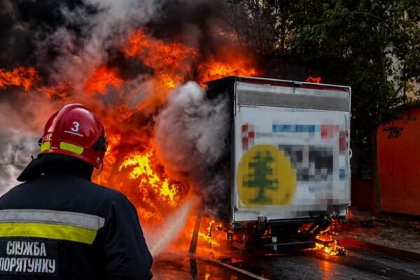 У Львові під час руху загорілася вантажівка: Обійшлося без постраждалих (ФОТО)