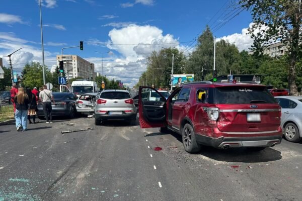 У Львові нетверезий водій спричинив масштабну ДТП за участі п’ятьох автомобілів: Двоє людей у лікарні (ФОТО)