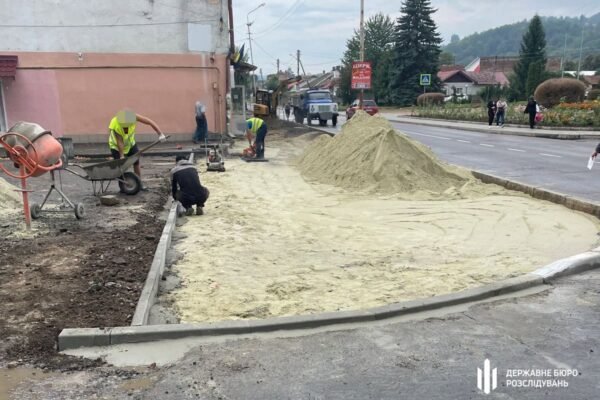 На Львівщині засудили заступника командира, який відправляв військових замість служби класти бруківку