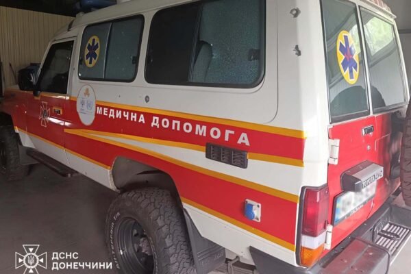 Росіяни вдарили по Донеччині: Уразили санітарний броньований автомобіль