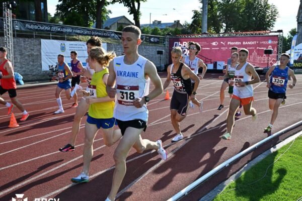 У Львові відбувся чемпіонат України з легкої атлетики: Участь у відкритті взяв в. о. Голови Держприкордонслужби Валерій Вавринюк