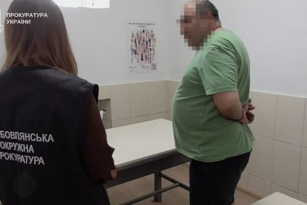 На Тернопільщині псевдоволонтер виманив у матері зниклого військового усі її заощадження: Справа в суді