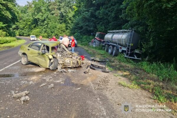 На Львівщині у лобовій ДТП із трактором загинув 39-річний водій Daewoo Lanos (ФОТО)