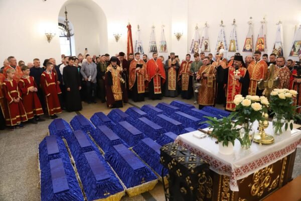 У Дрогобичі на Львівщині поховали останки жертв НКВС, знайдених на території колишньої тюрми