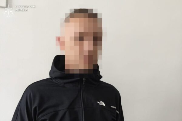 На Львівщині викрили переправника, який у сховку мікроавтобуса намагався вивезти «клієнта» до Польщі