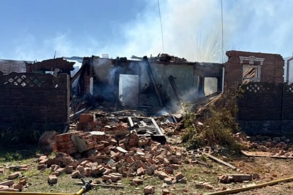 Окупанти двічі вдарили по Дергачах: Постраждали 5 людей