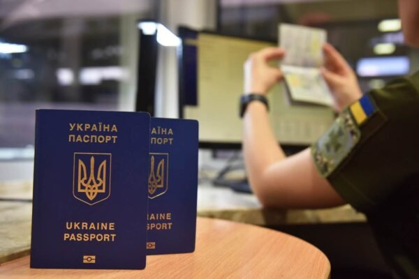 У «Краковці» чоловік намагався за 5 тис. грн підкупити прикордонника для виїзду за кордон