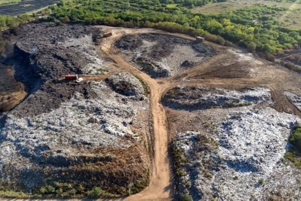 На Закарпатті ліквідували пожежу на сміттєзвалищі, яка вирувала 5 діб (ФОТО)