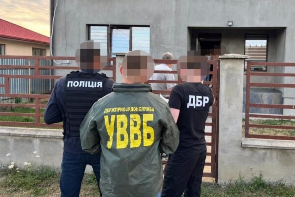 На Закарпатті викрили правоохоронця, який переправляв ухилянтів за кордон
