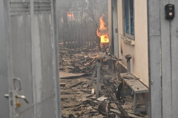 У Вишневому після російського обстрілу продовжується детонація: Троє людей постраждали