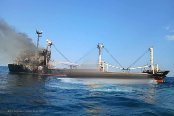 Росіяни вдарили по цивільному судну в порту Одеси. Загинуло 10 людей, серед них український лоцман
