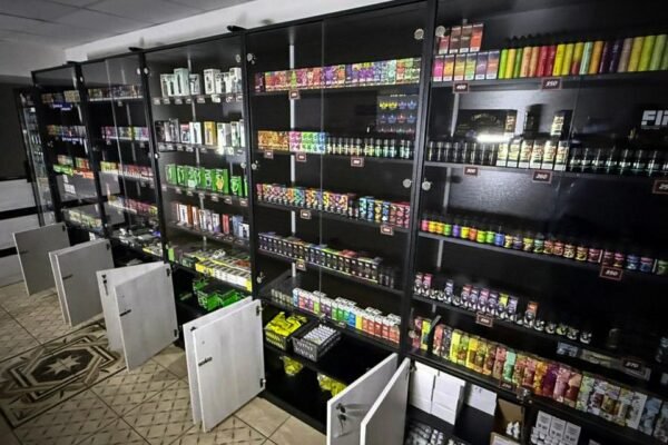 Незаконно продавали рідину для вейпів в Одесі та Миколаєві: БЕБ скерувало справу до суду