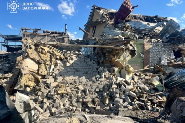 Дві людини загинули і зруйновано житловий будинок: Ворог вдарив по Запоріжжю
