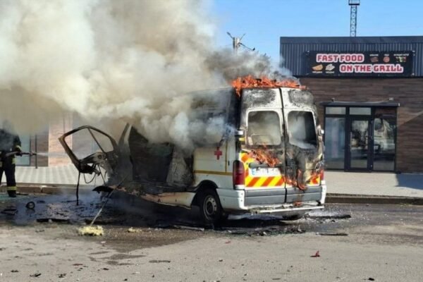 У Вільнянську на Запоріжжі ворожий дрон вдарив по автомобілю Червоного хреста