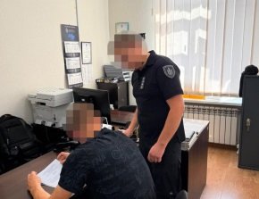 Зламав руку чоловіку під час доставлення до ТЦК: ДБР повідомило про підозру поліцейському