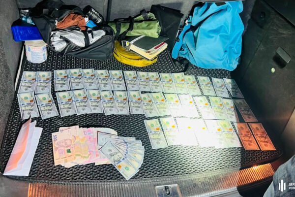 На Кіровоградщині затримали правоохоронця, що пропонував чоловікам “імунітет від ТЦК” за 4 тисячі доларів