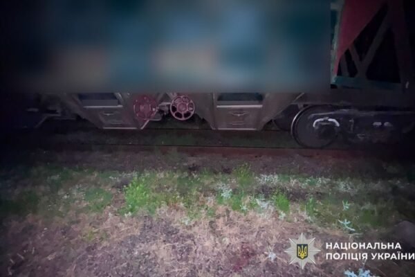 У Кременчуці двоє підлітків видерлися на дах вантажного потяга та отримали розряд струму