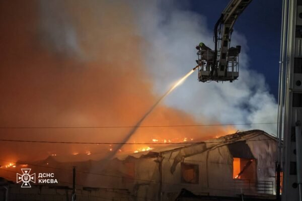 Росіяни завдали ракетного удару по Києву: Є постраждалі